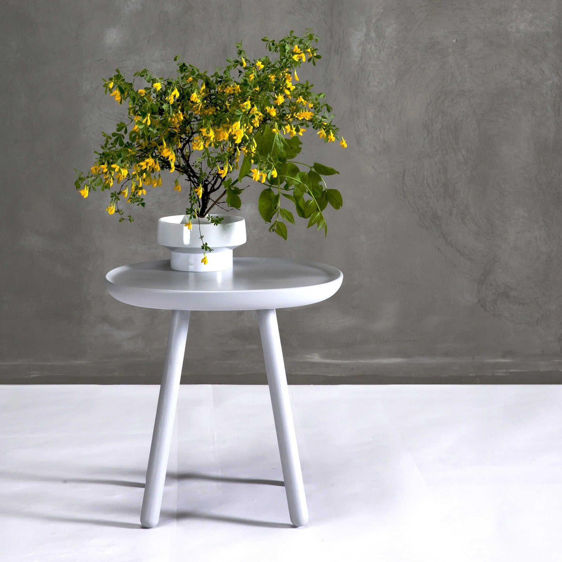 Table d'appoint bleue 45 cm Naïve - Emko - The Cool Republic