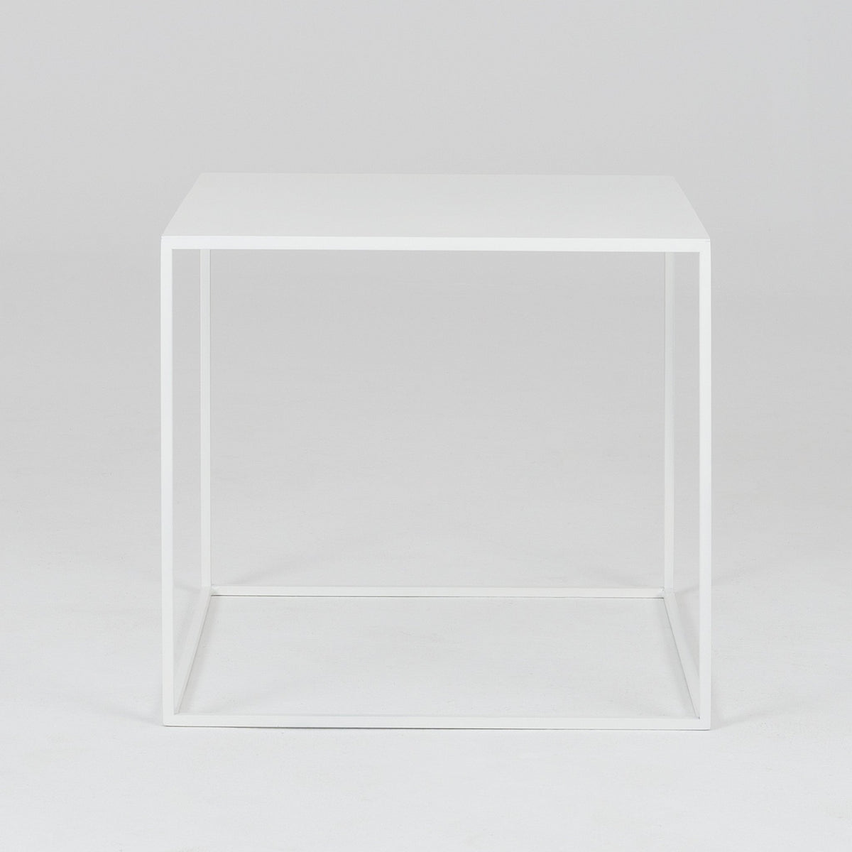 Table d'appoint carré blanche en métal Tensio - Custom Form - The Cool Republic