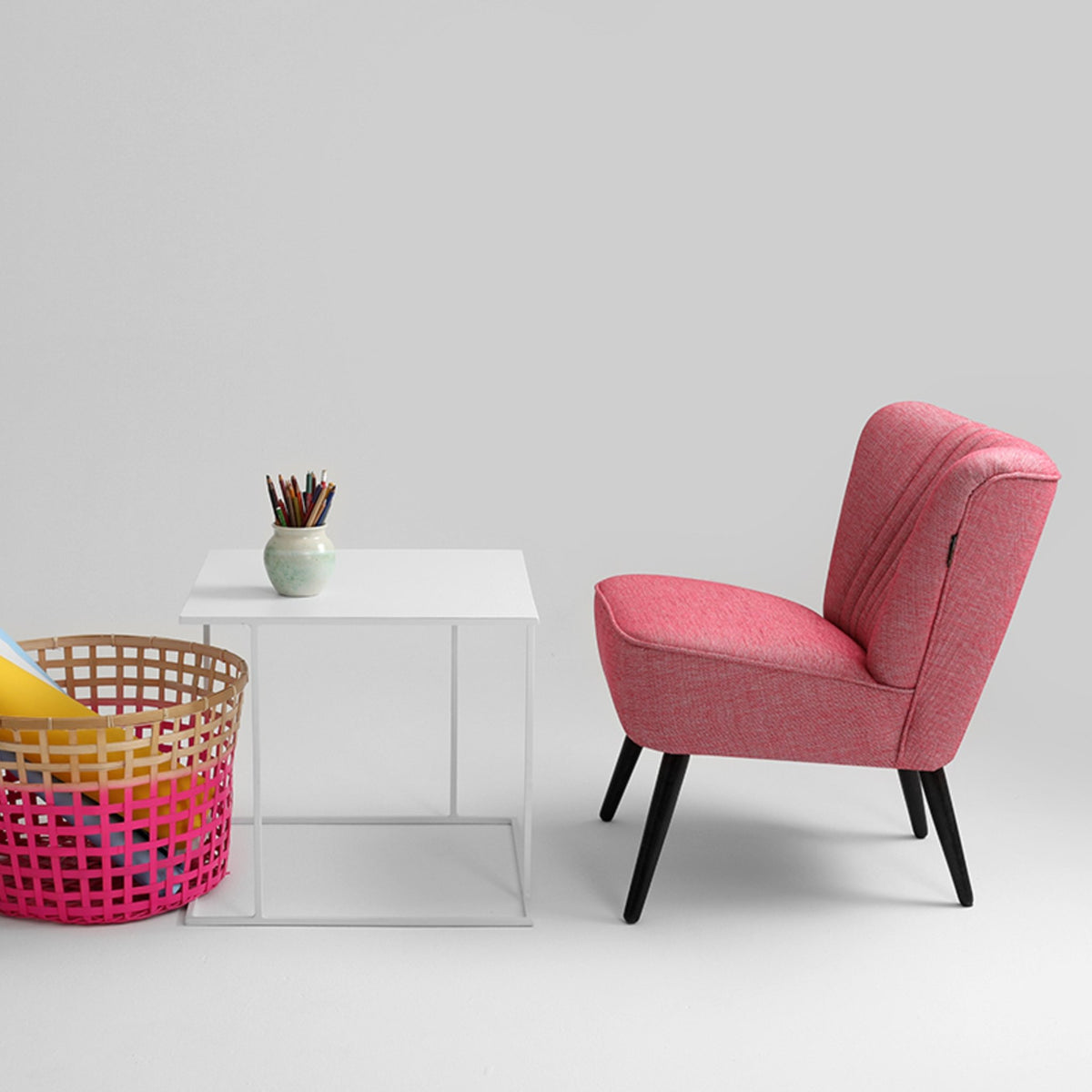 Table d'appoint carré en métal blanc Walt - Custom Form - The Cool Republic