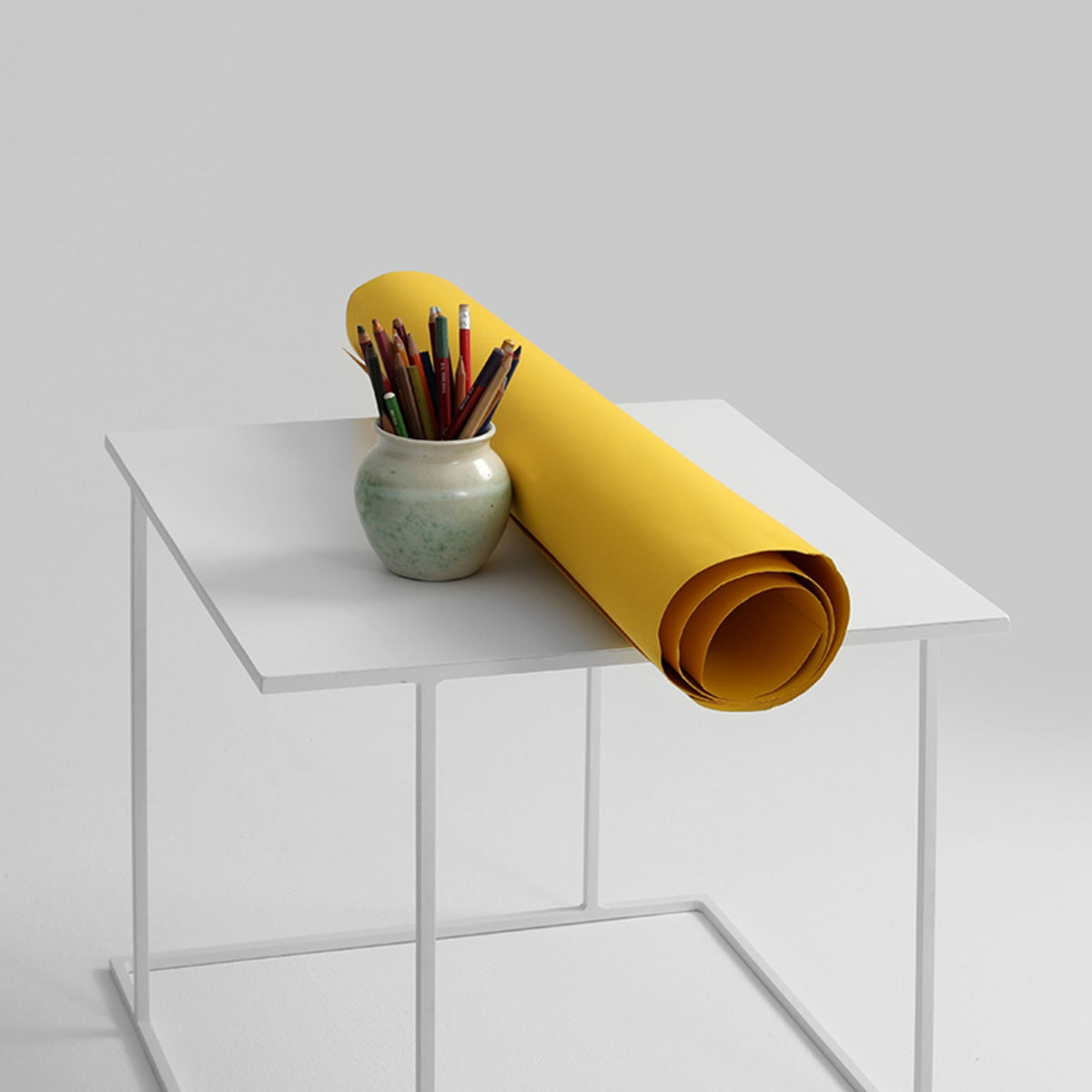 Table d'appoint carré en métal blanc Walt - Custom Form - The Cool Republic