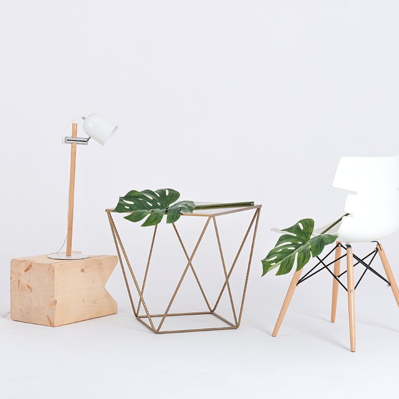 Table d'appoint carré en métal gold Daryl - Custom Form - The Cool Republic