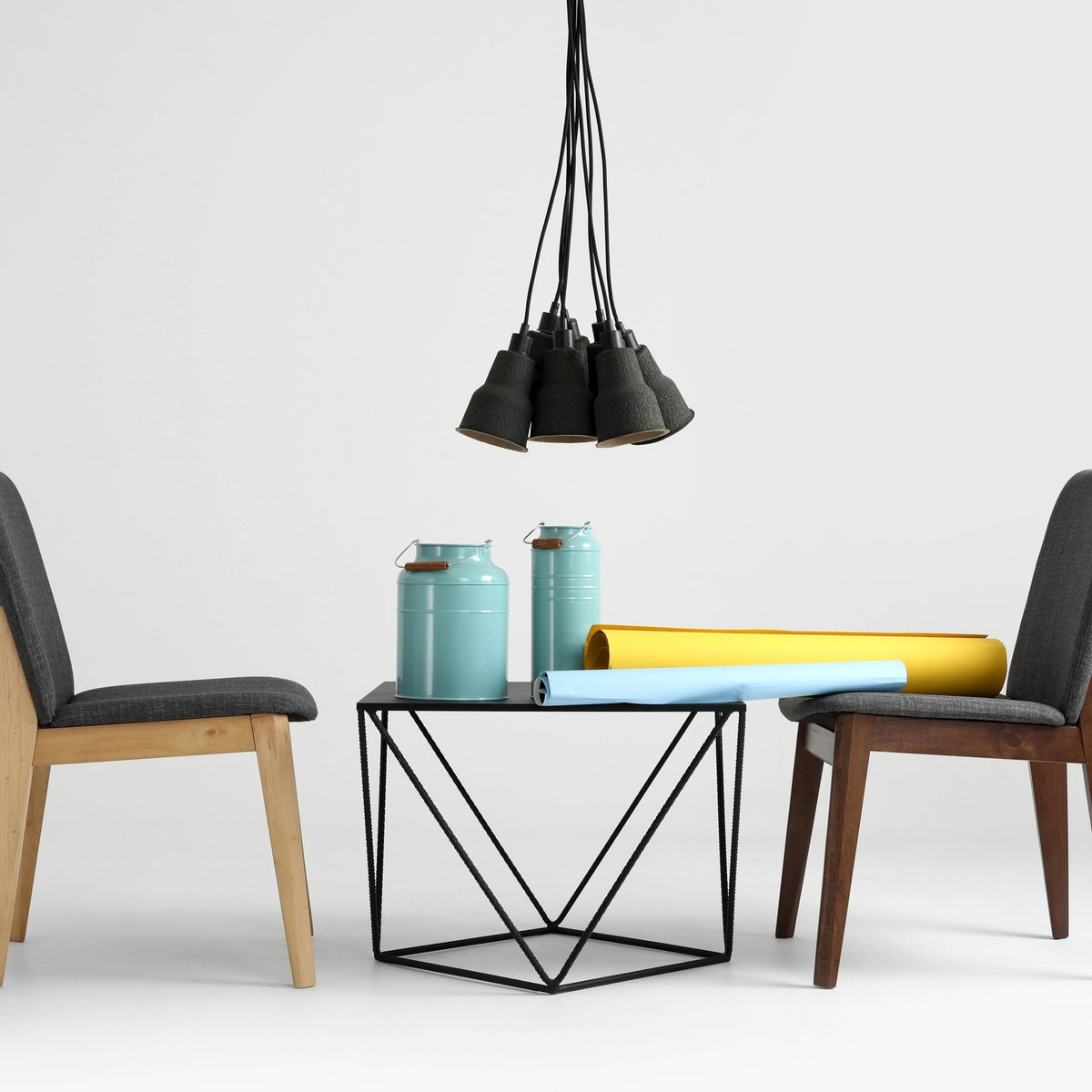 Table d'appoint carré en métal noir Daryl - Custom Form - The Cool Republic