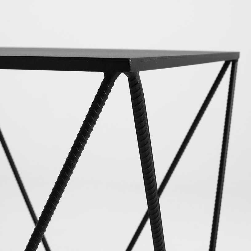 Table d'appoint carré en métal noir Daryl - Custom Form - The Cool Republic