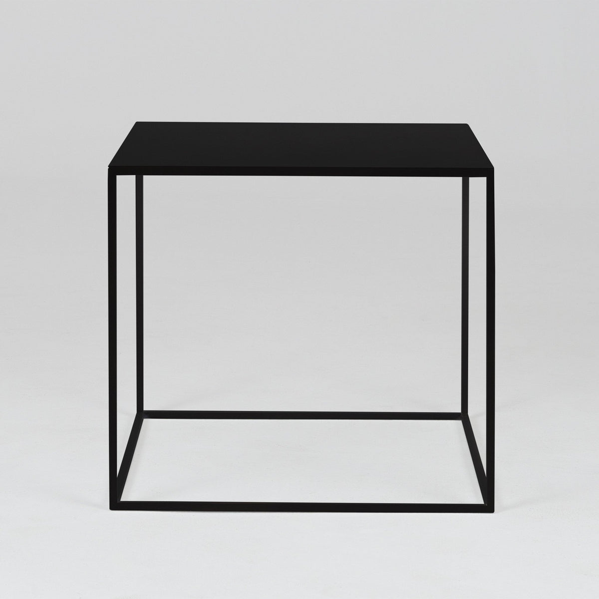 Table d'appoint carré noire en métal Tensio - Custom Form - The Cool Republic