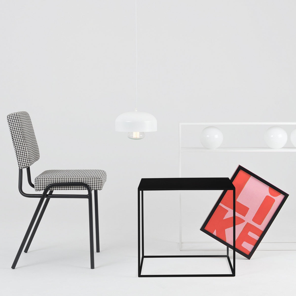 Table d'appoint carré noire en métal Tensio - Custom Form - The Cool Republic