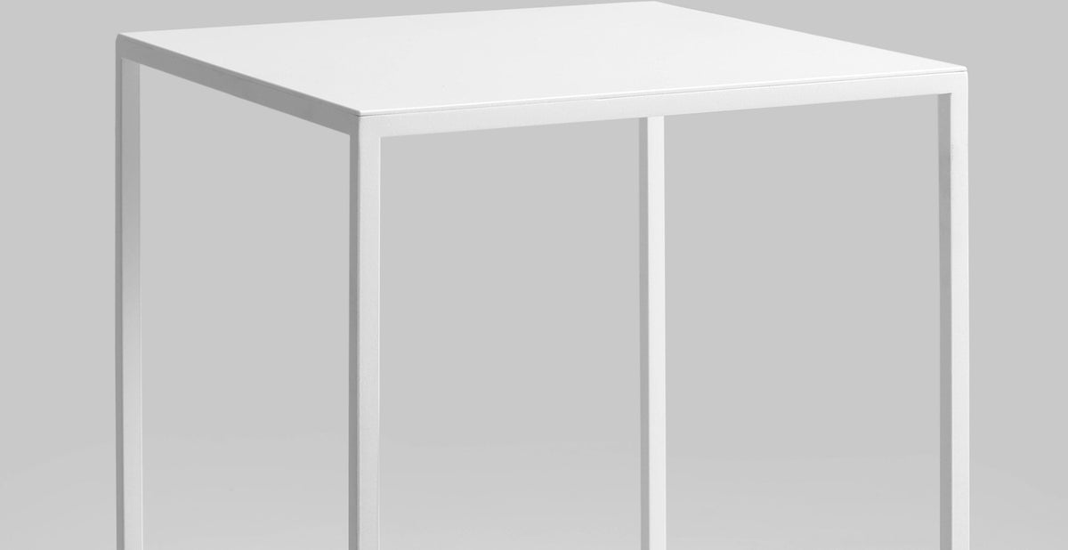 Table d'appoint carrée blanche en métal Tensio - Custom Form - The Cool Republic