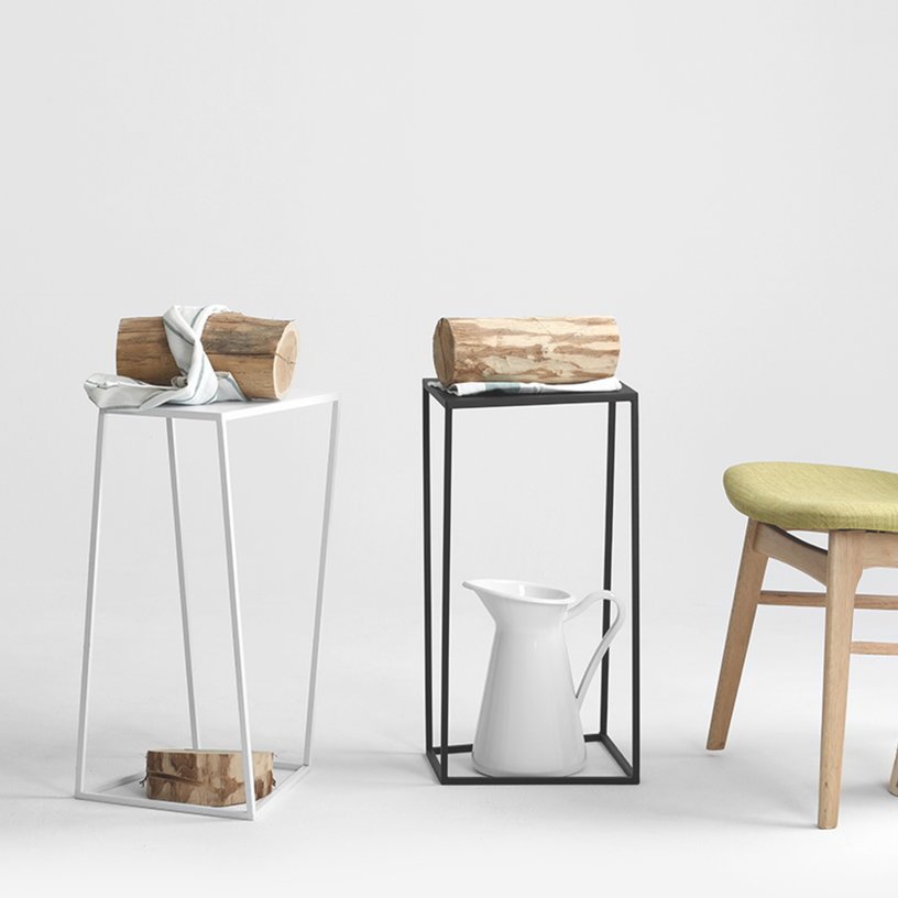 Table d'appoint carrée en métal blanc Zak - Custom Form - The Cool Republic