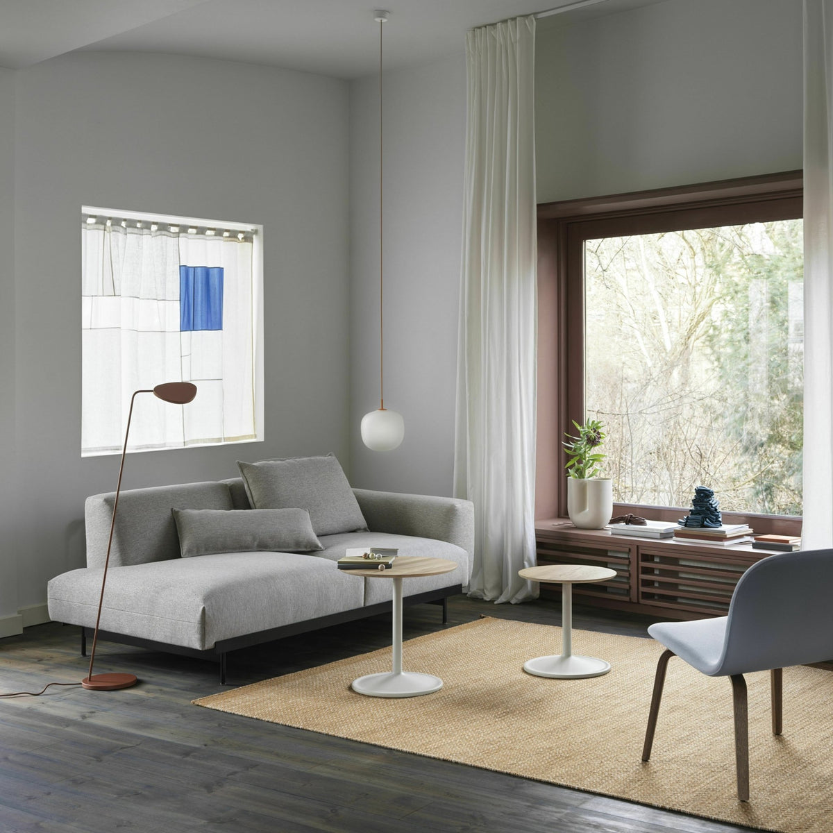 Table d'appoint chêne fumé et aluminium noir D 41 x H 40 cm Soft - Muuto - The Cool Republic