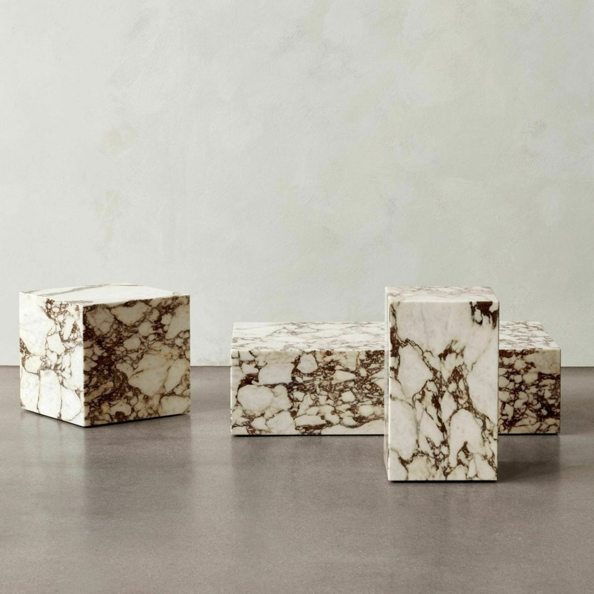 Table d'appoint cube en marbre blanc Plinth Cubic - Audo - The Cool Republic