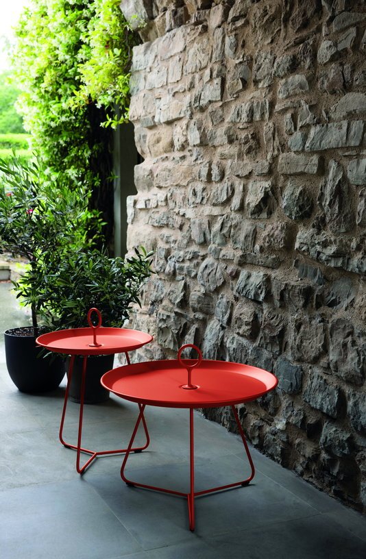 Table d'appoint d'extérieur en aluminium rouge 45cm EYELET - Houe - The Cool Republic