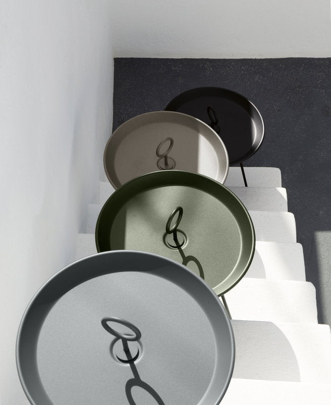 Table d'appoint d'extérieur en aluminium vert olive 45cm EYELET - Houe - The Cool Republic