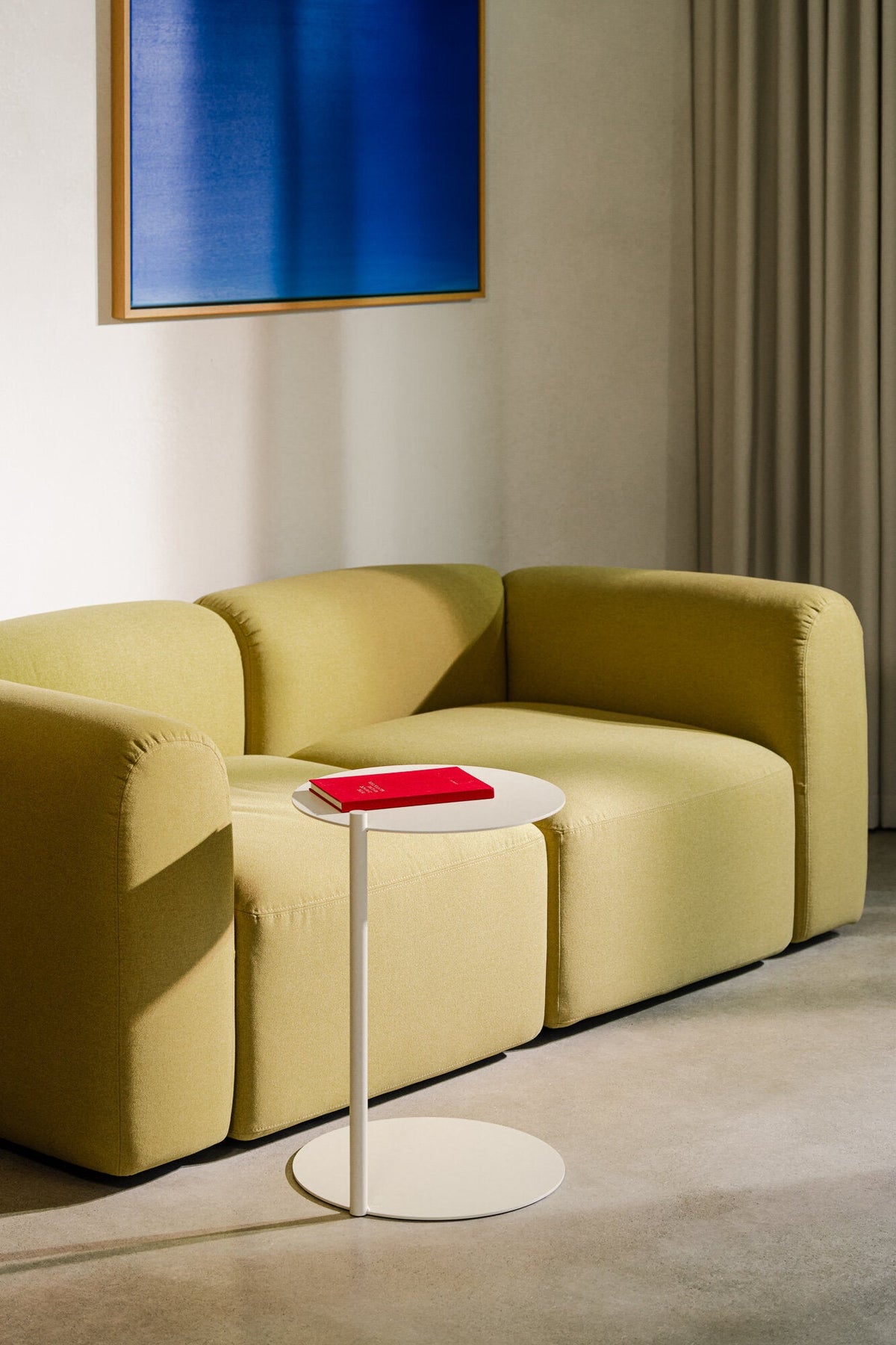 Table d'appoint en acier beige Ande - noo.ma - The Cool Republic