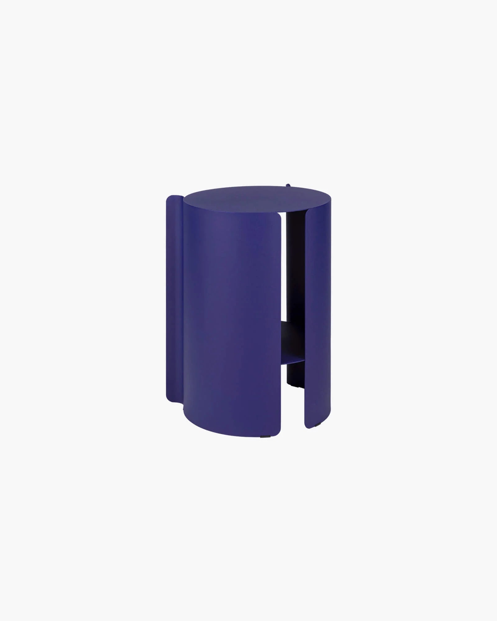 Table d'appoint en acier bleu myrtille 32,3x50cm Wa - Noo.ma - The Cool Republic