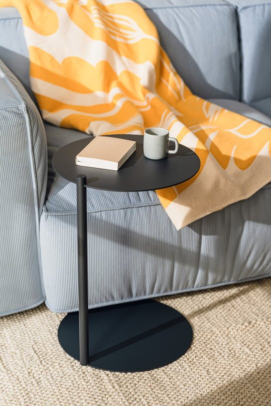 Table d'appoint en acier bleu orage Ande - noo.ma - The Cool Republic