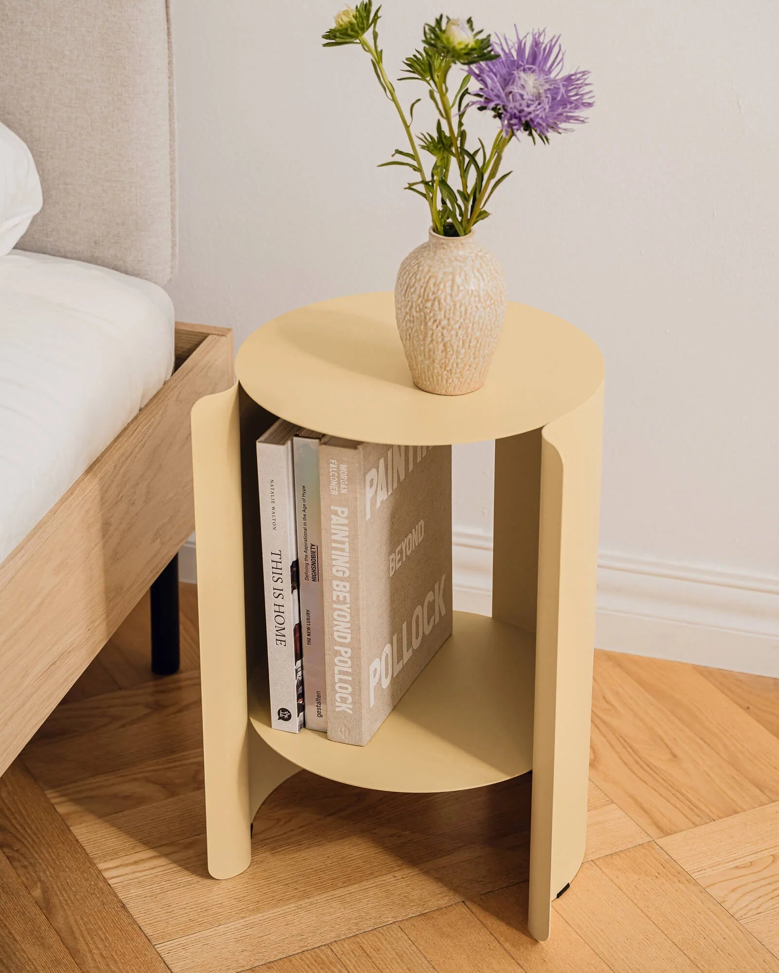 Table d'appoint en acier jaune beurre 32,3x50cm Wa - Noo.ma - The Cool Republic