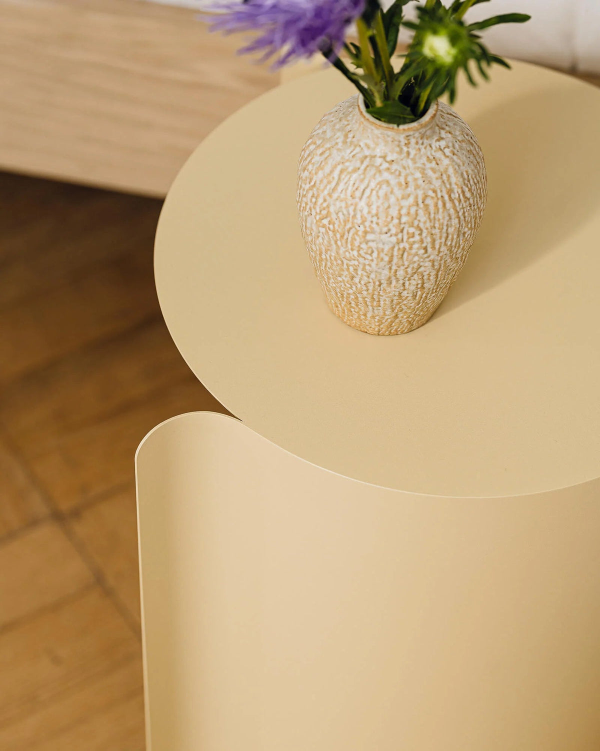 Table d'appoint en acier jaune beurre 32,3x50cm Wa - Noo.ma - The Cool Republic