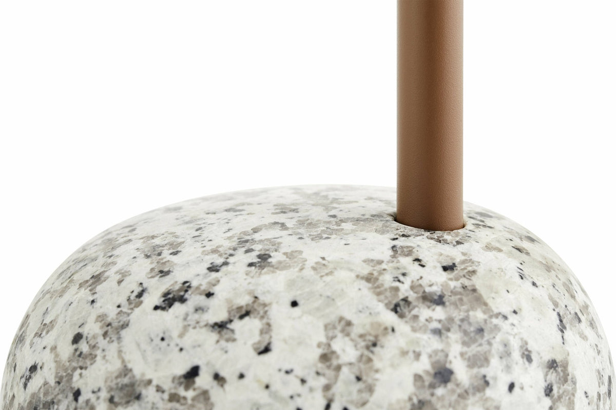 Table d'appoint en acier marron pâle Bowler - Hay - The Cool Republic