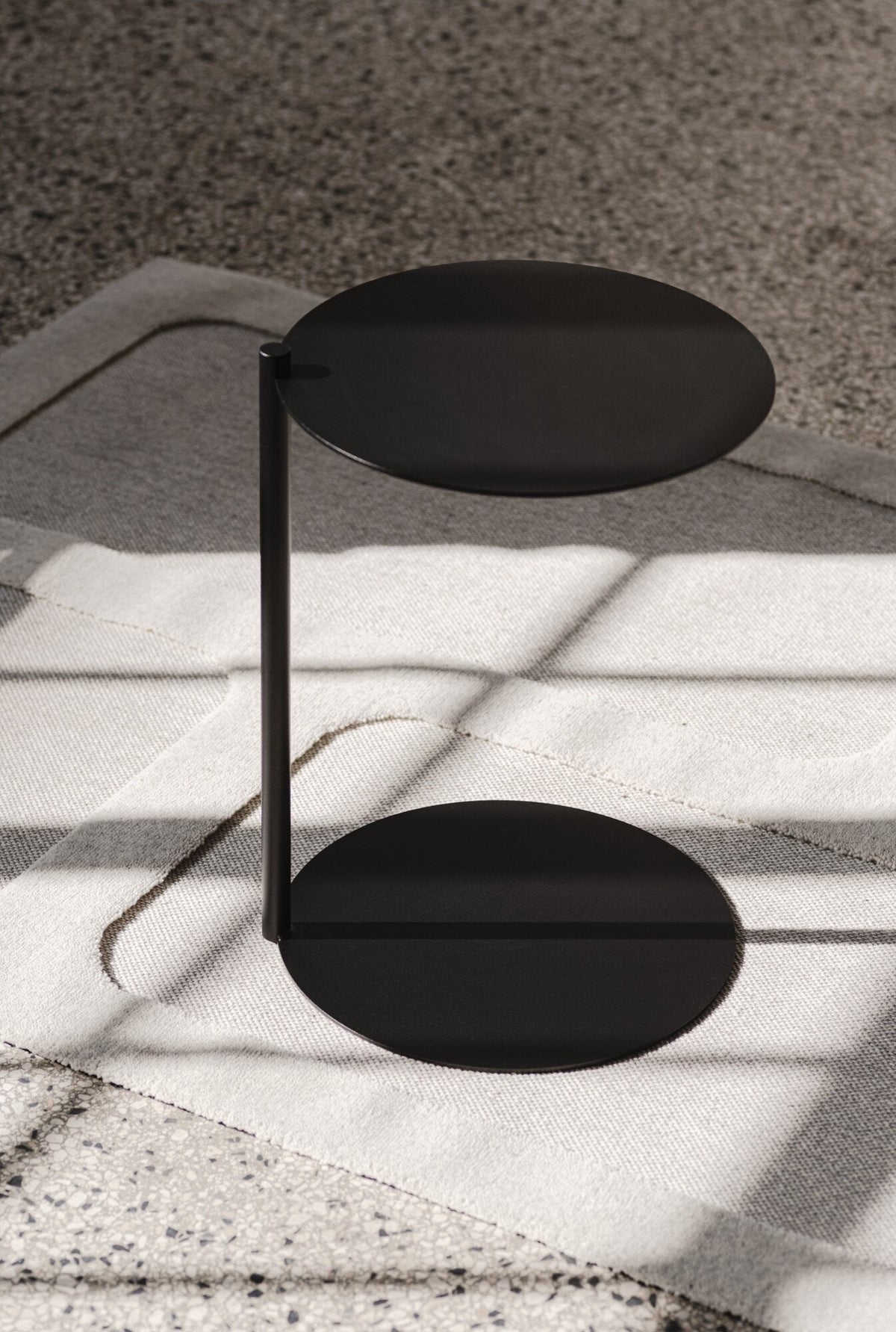 Table d'appoint en acier noir volcanique Ande - noo.ma - The Cool Republic