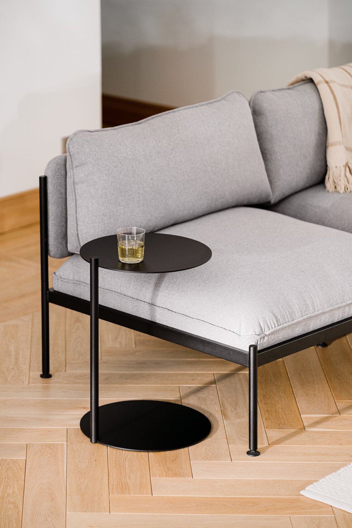 Table d'appoint en acier noir volcanique Ande - noo.ma - The Cool Republic