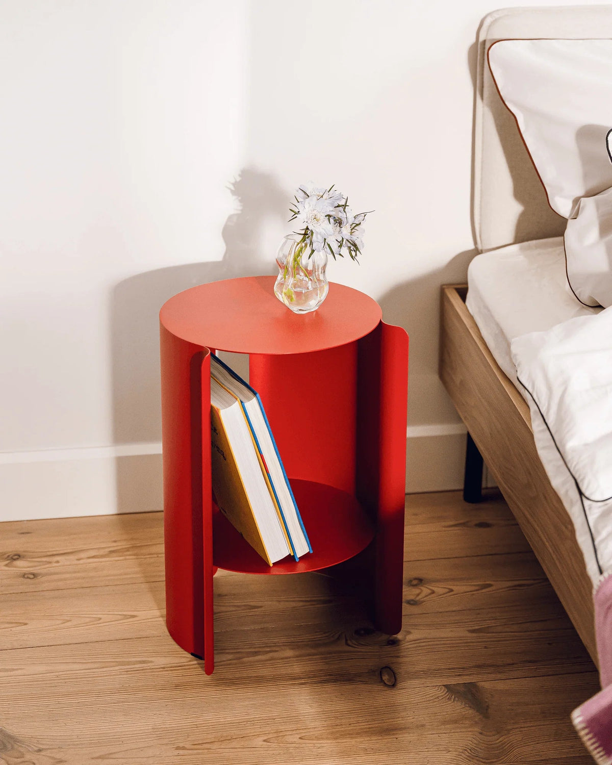 Table d'appoint en acier rouge tomate 32,3x50cm Wa - Noo.ma - The Cool Republic