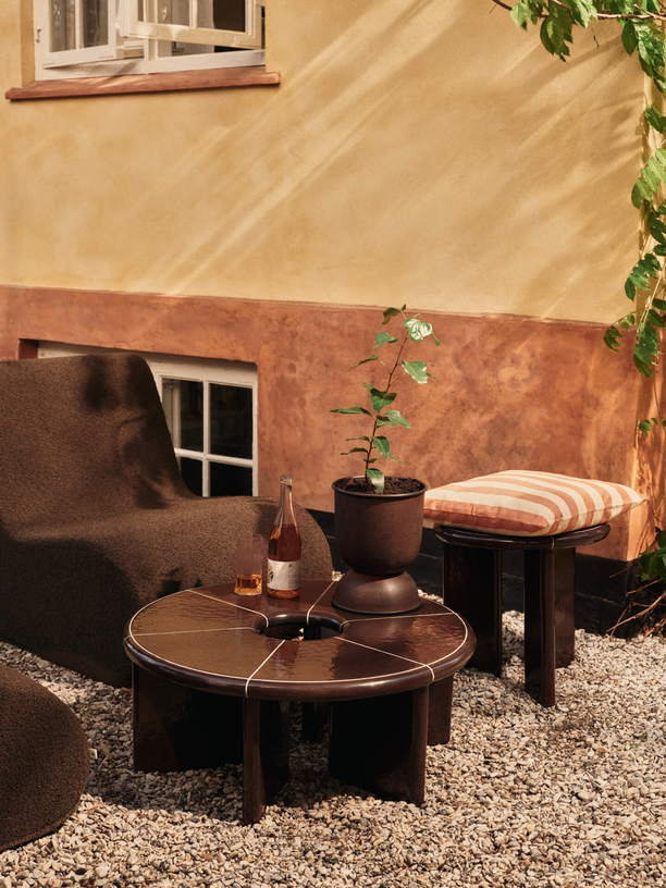 Table d'appoint en béton et fibre de verre marron 47x45cm Deya - Ferm living - The Cool Republic