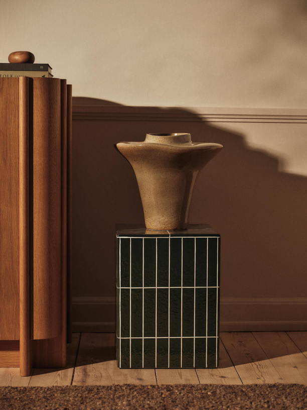 Table d'appoint en béton renforcé de fibre de verre vert 32x42cm Pillar - Ferm Living - The Cool Republic