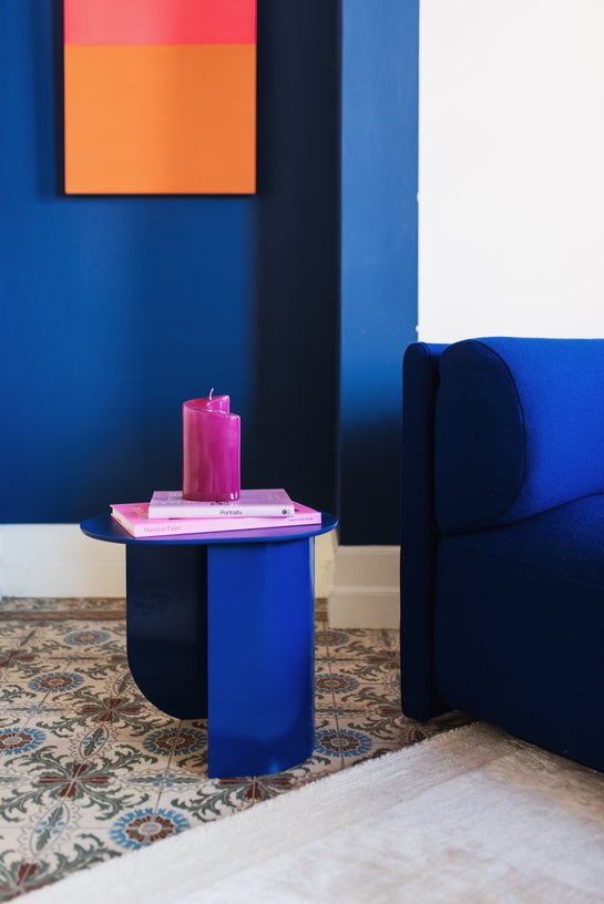 Table d'appoint en bois de hêtre bleu cobalt 32x44x40cm Plateau - Fest Amsterdam - The Cool Republic