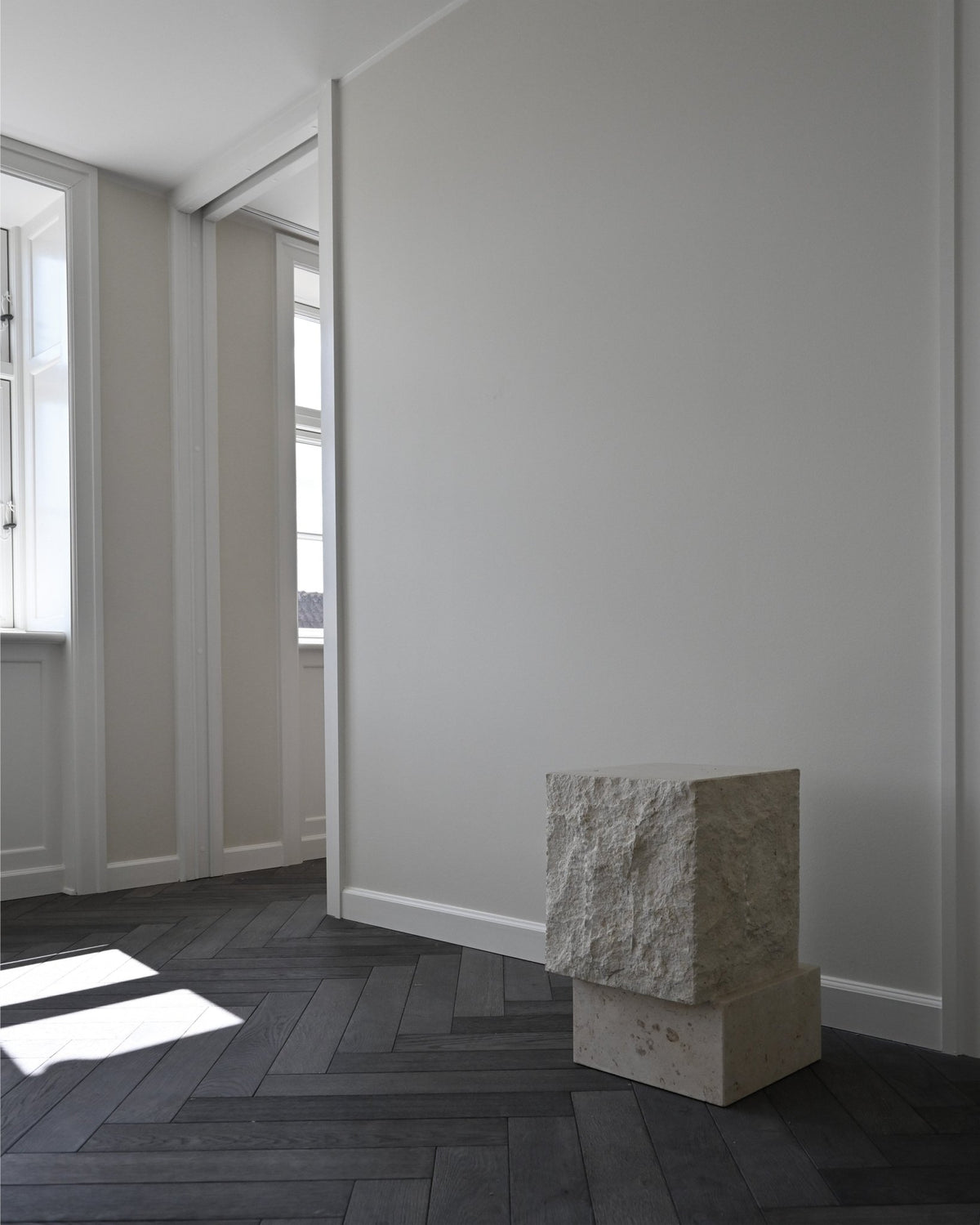 Table d'appoint en calcaire 33x32x50cm Temple - 101 COPENHAGEN - The Cool Republic
