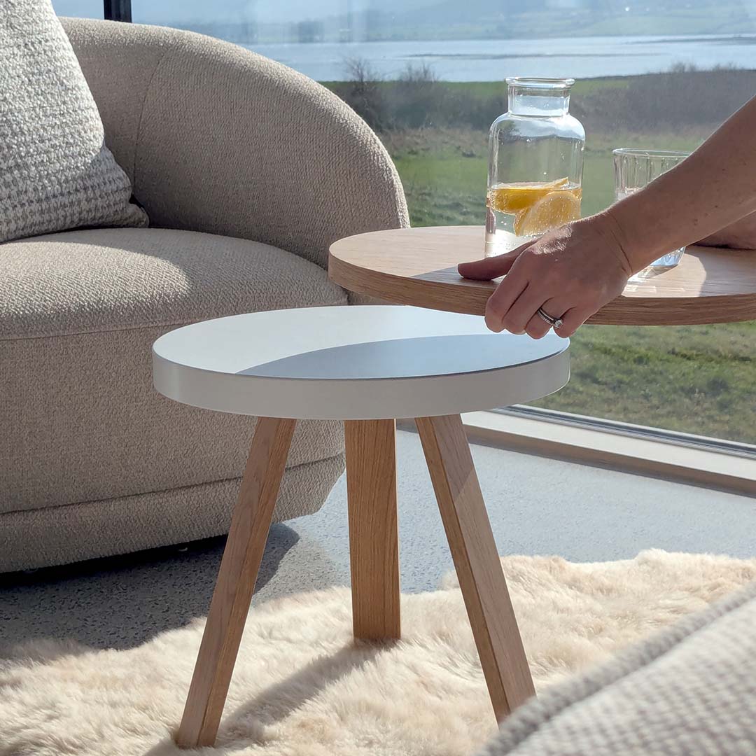 Table d'appoint en chêne et blanche 42 cm Batea - Woodendot - The Cool Republic