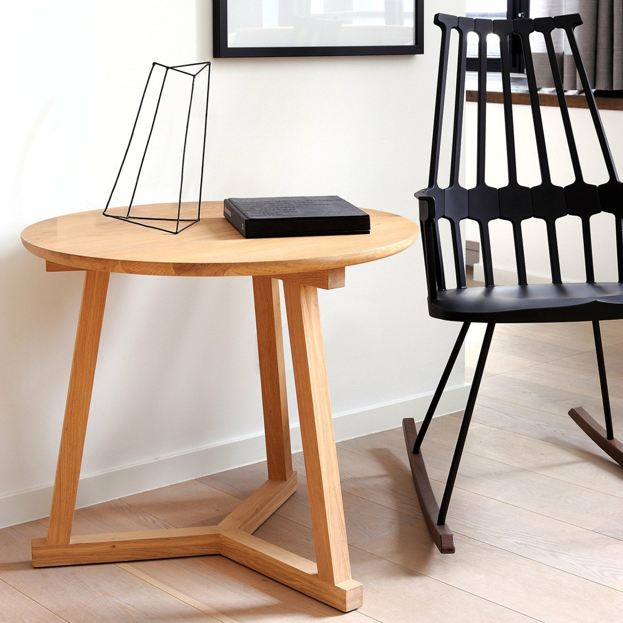 Table d'appoint en chêne S Tripod - Ethnicraft Accessories - The Cool Republic