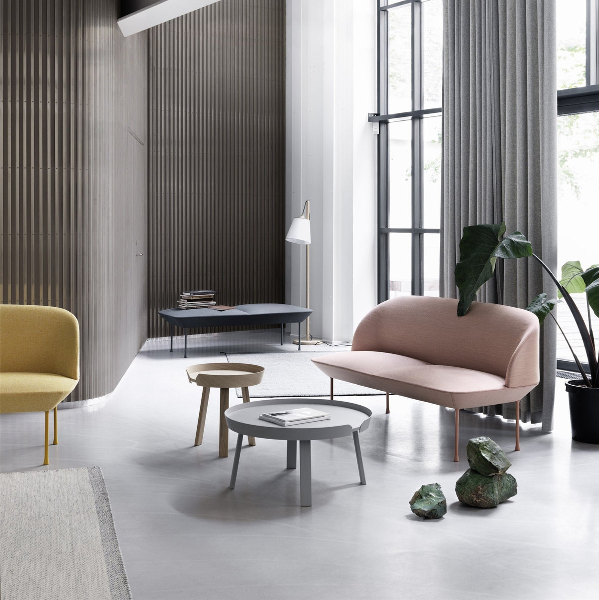 Table d'appoint en frêne 45 cm Around - Muuto - The Cool Republic