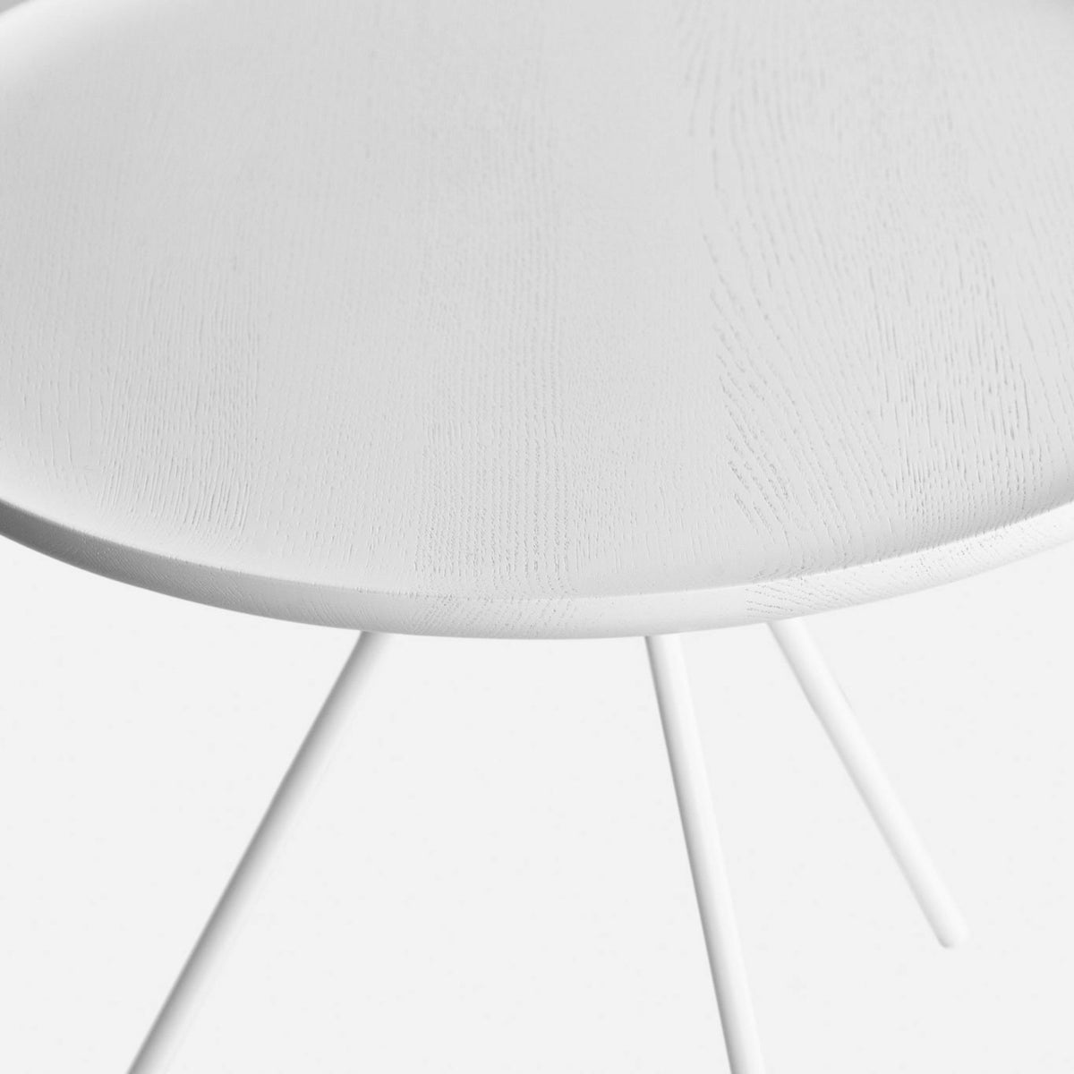 Table d'appoint en frêne blanc et piètement blanc 43 cm Key - Hem - The Cool Republic