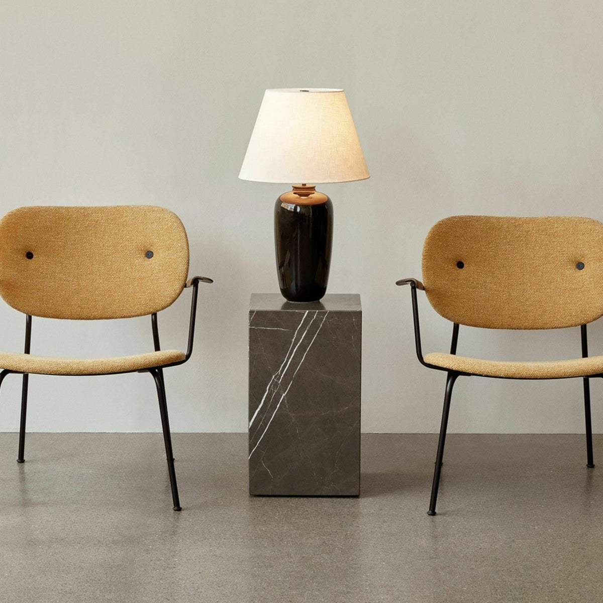 Table d'appoint en marbre noir 51 x 30 cm Plinth Tall - Audo - The Cool Republic