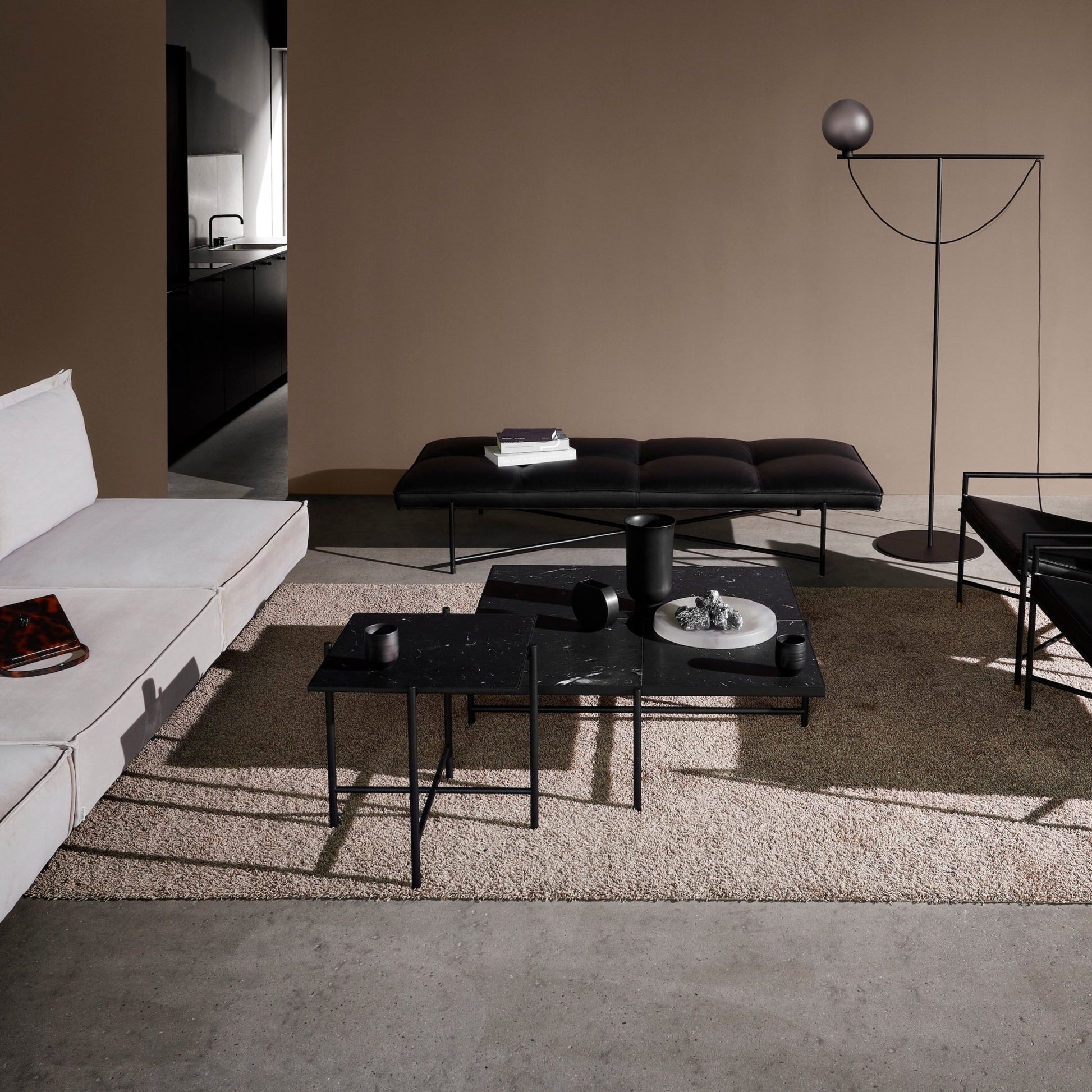Table d'appoint en marbre noir Original Side - HANDVÄRK - The Cool Republic