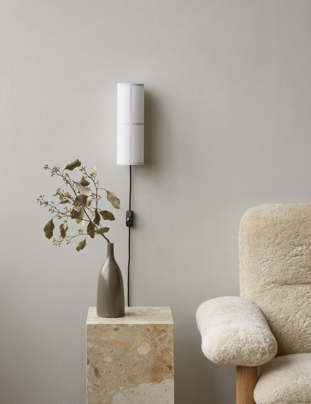 Table d'appoint en marbre sable 51 x 30 cm Plinth Tall - Audo - The Cool Republic