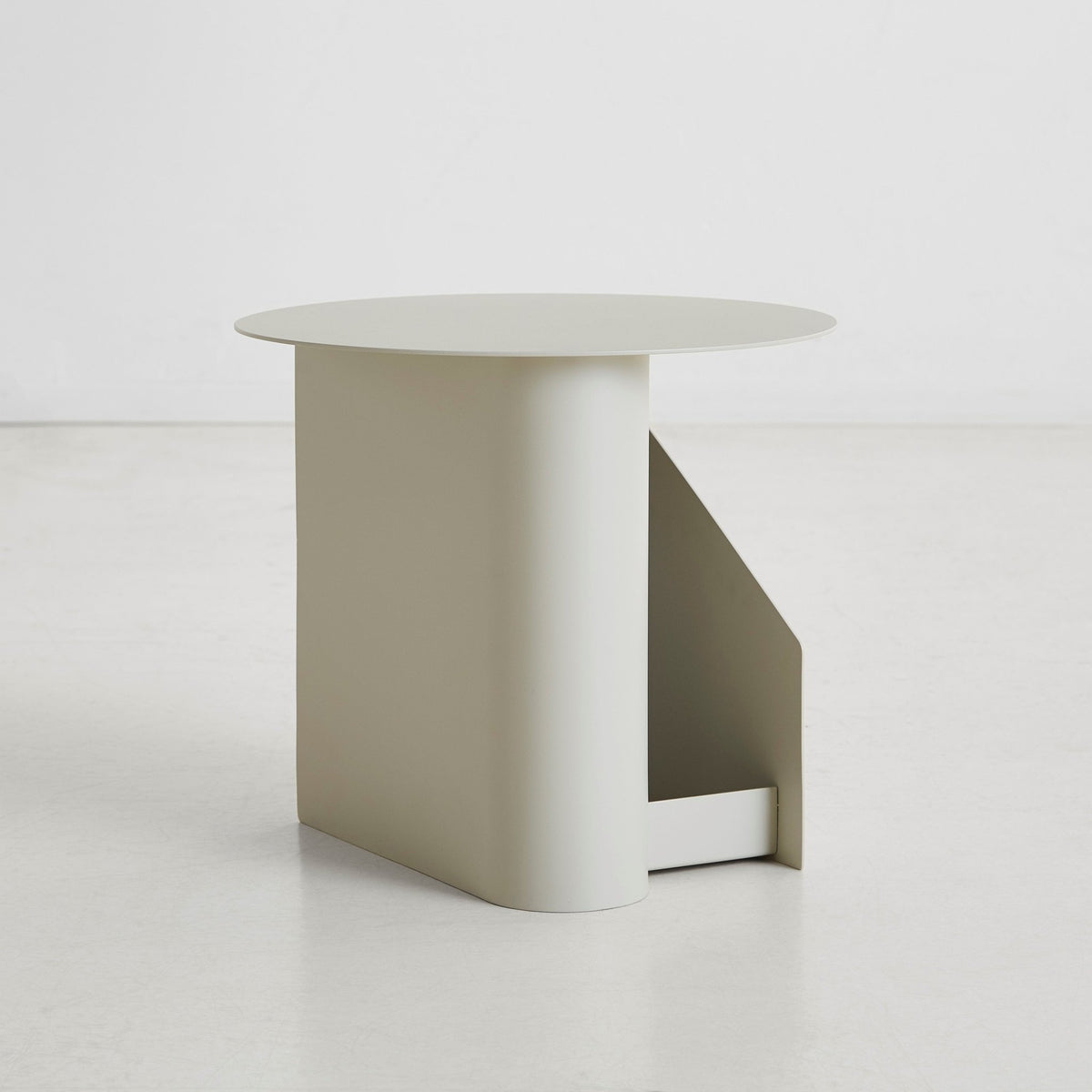 Table d’appoint en métal gris chaud 36x40cm Sentrum - Woud - The Cool Republic