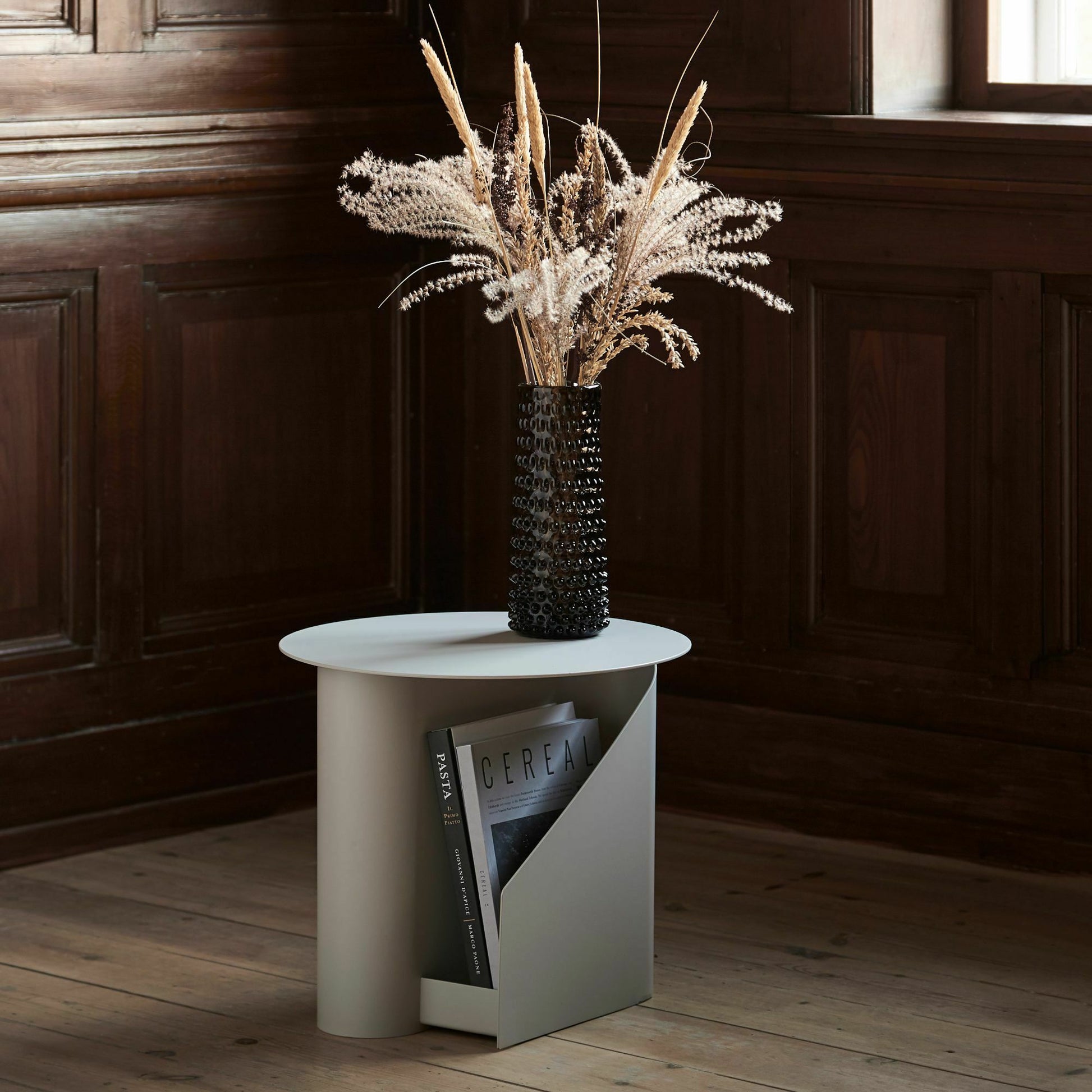 Table d’appoint en métal gris chaud 36x40cm Sentrum - Woud - The Cool Republic