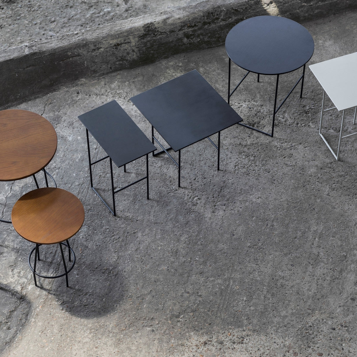 Table d'appoint en métal noir 19 x 35 cm Cico - Serax - The Cool Republic