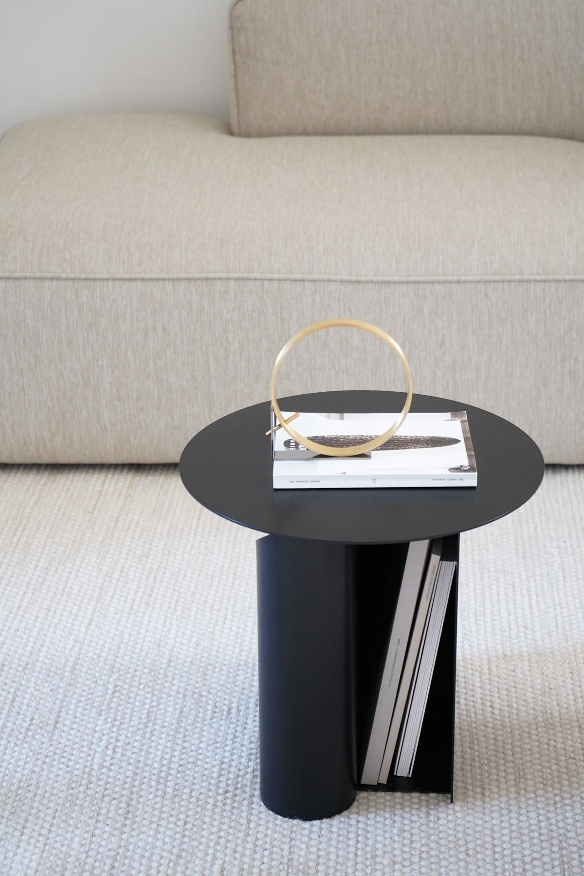 Table d'appoint en métal noir 36x40cm Sentrum - Woud - The Cool Republic