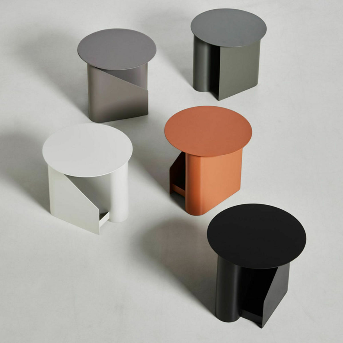 Table d'appoint en métal noir 36x40cm Sentrum - Woud - The Cool Republic