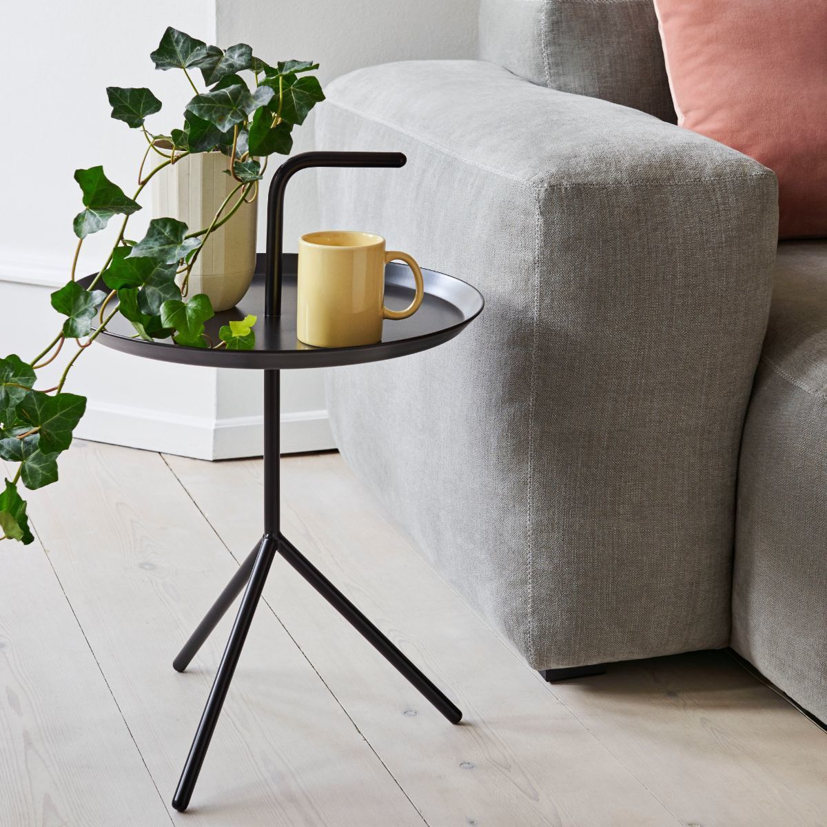 Table d'appoint en métal noir 48 cm DLM - HAY - The Cool Republic