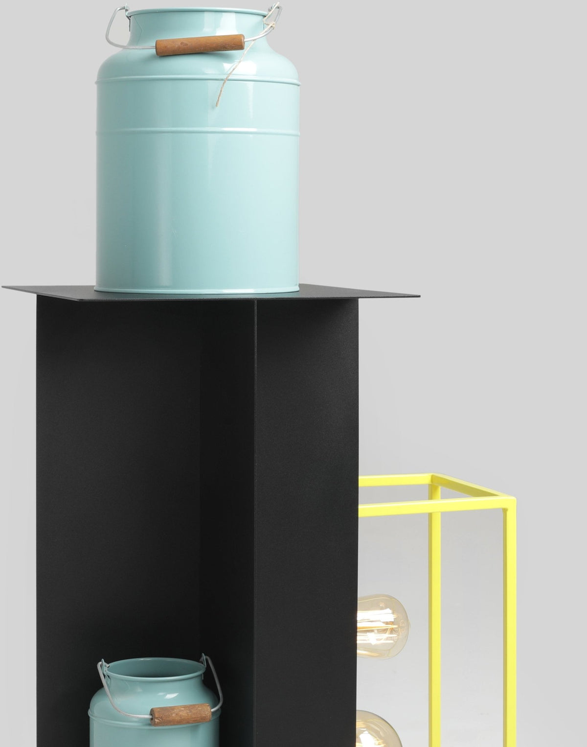 Table d'appoint en métal noir 60 x 30 cm Oli - Custom Form - The Cool Republic