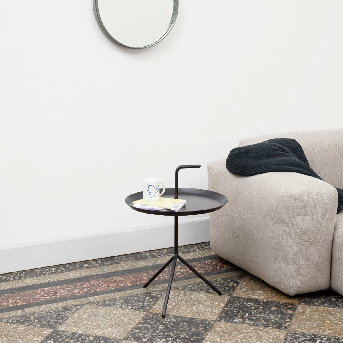Table d'appoint en métal noir DLM - HAY - The Cool Republic