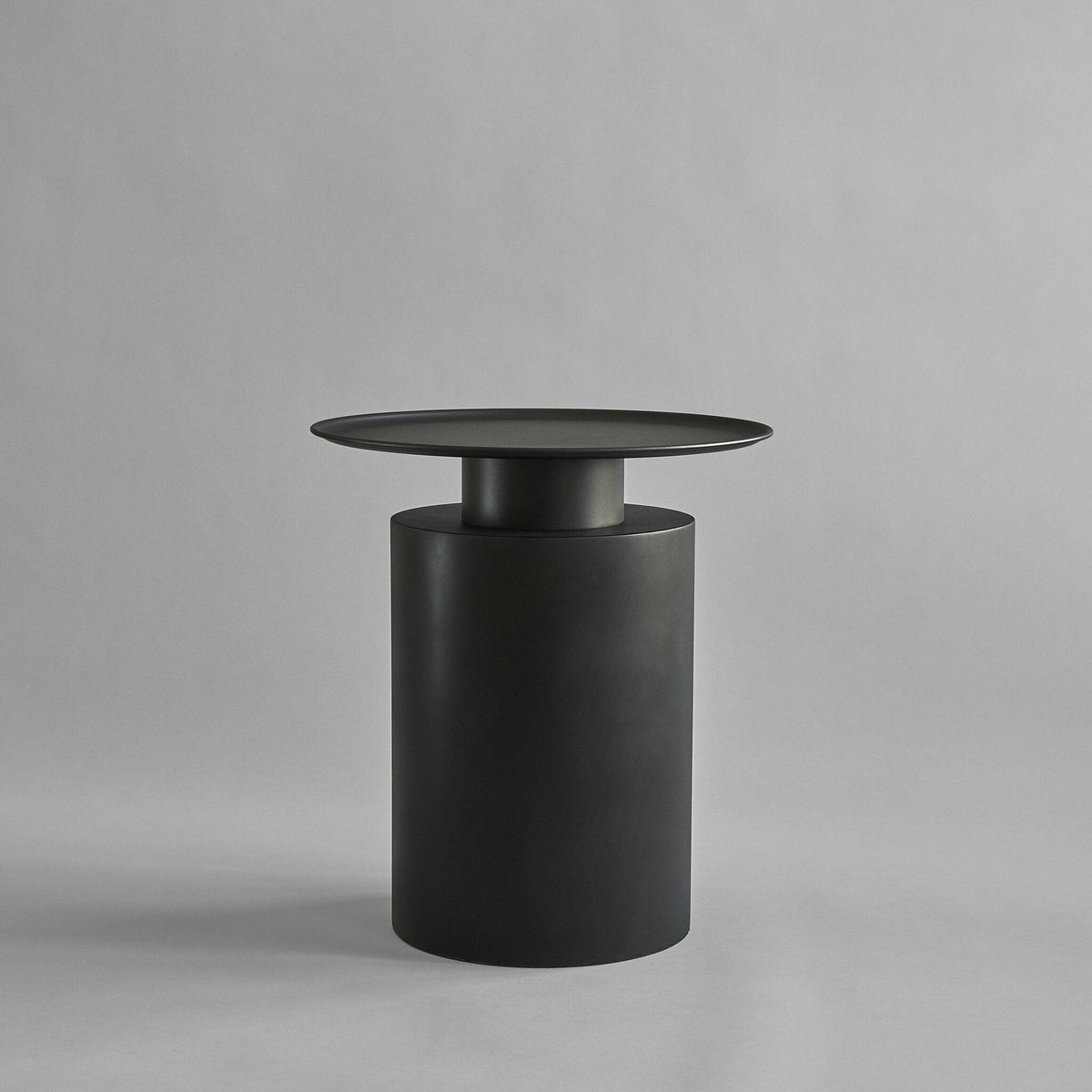 Table d'appoint en métal noire 50 cm Pillar - 101 Copenhagen - The Cool Republic
