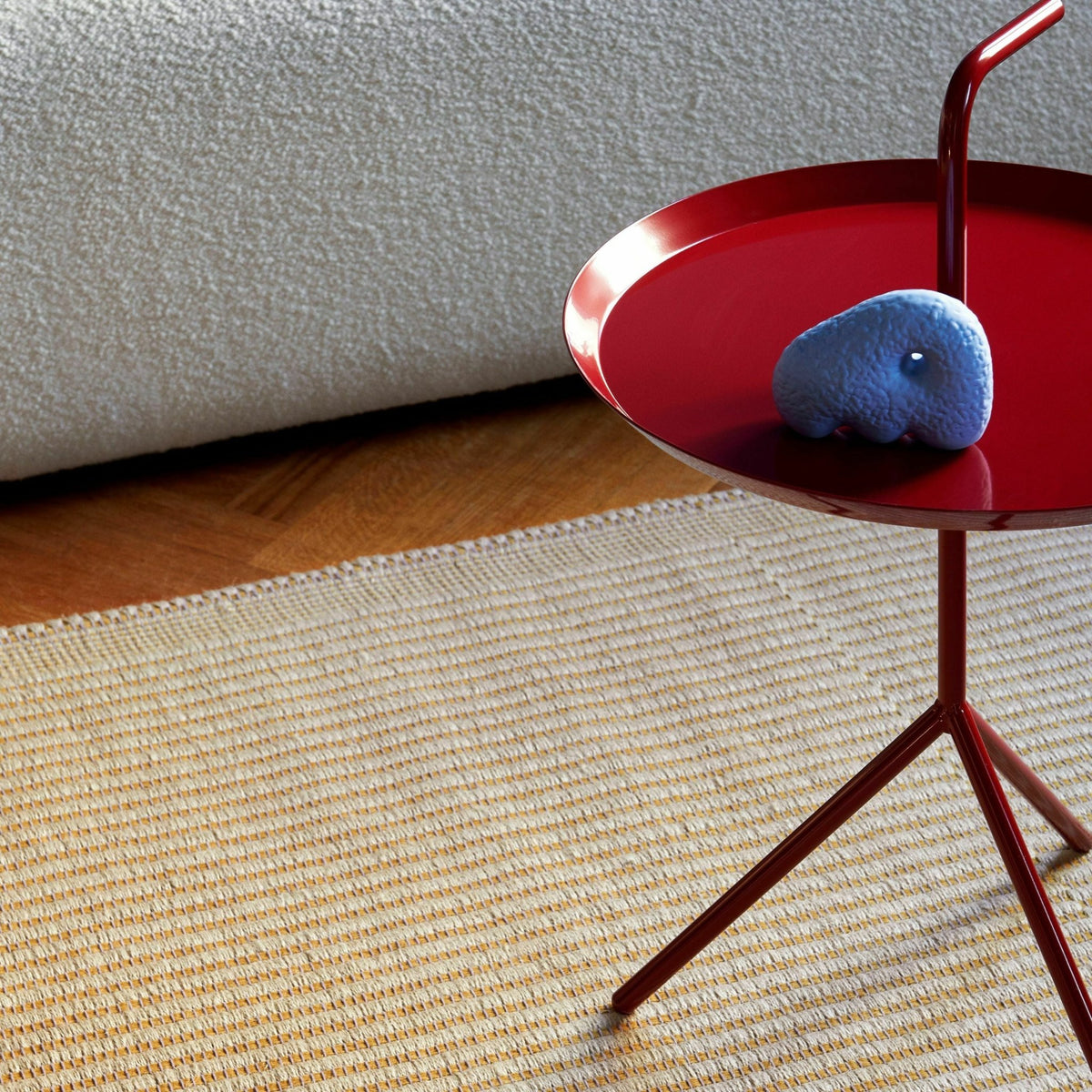 Table d'appoint en métal rouge cerise DLM - HAY - The Cool Republic