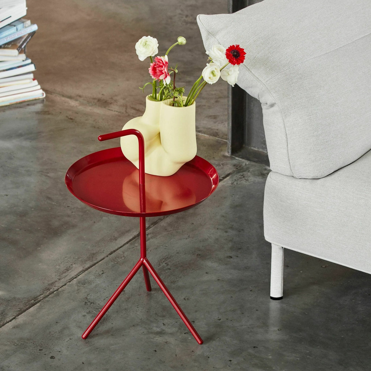 Table d'appoint en métal rouge cerise DLM - HAY - The Cool Republic