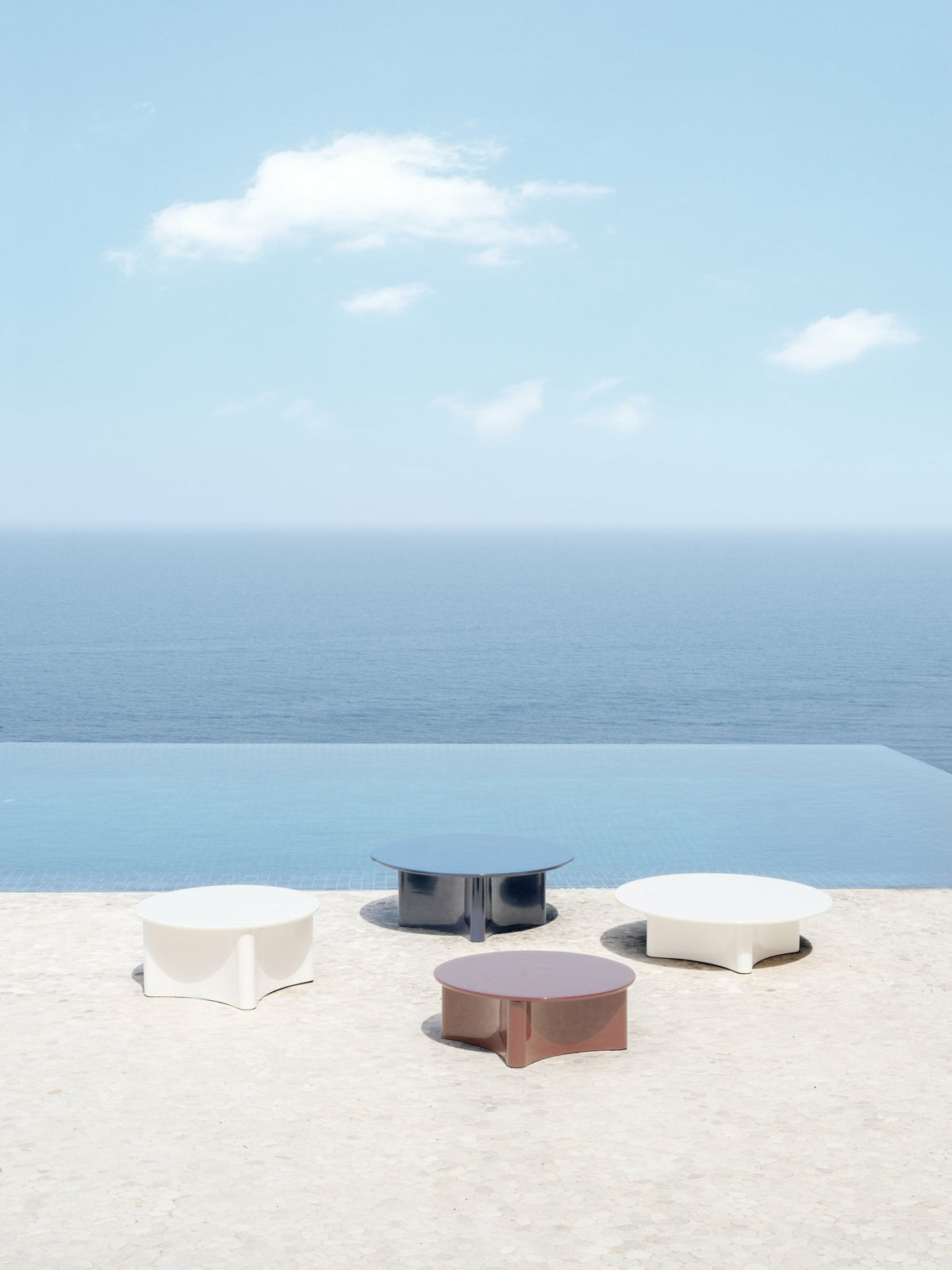 Table d'appoint en millgres rouge Brise 43 - Gervasoni - The Cool Republic