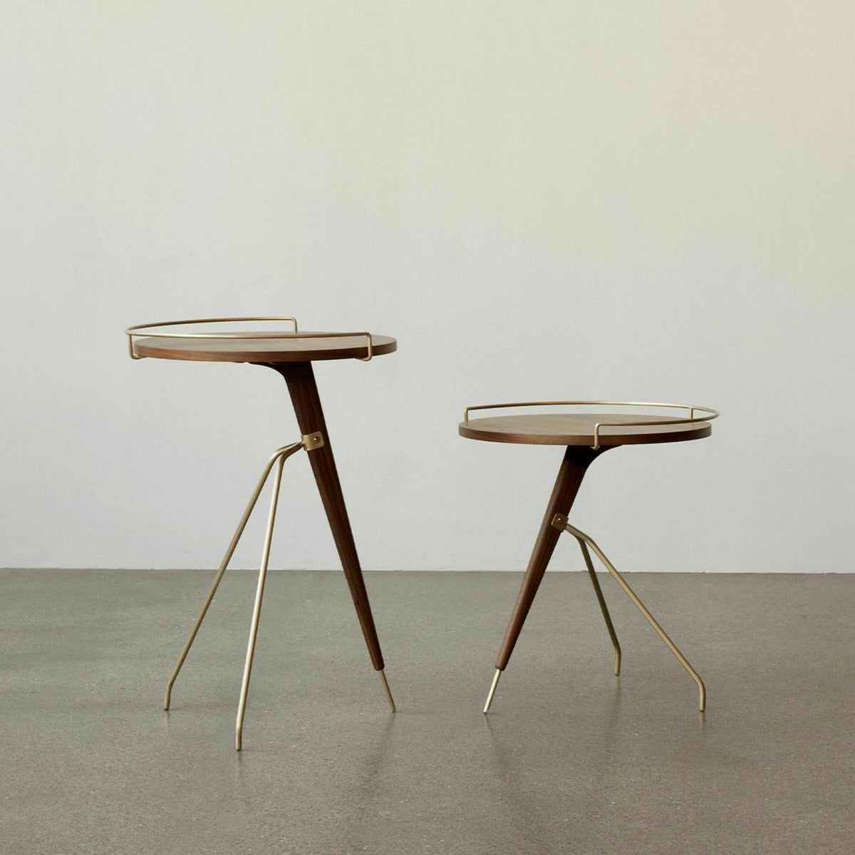 Table d'appoint en noyer massif 45 cm Umanoff - Audo - The Cool Republic