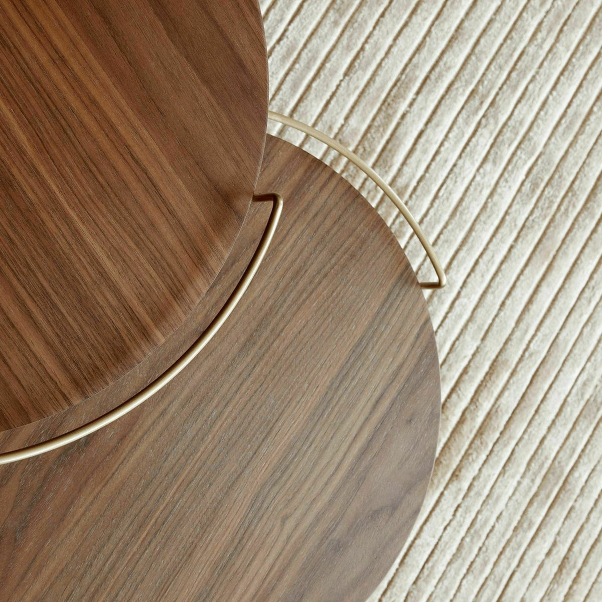 Table d'appoint en noyer massif 60 cm Umanoff - Audo - The Cool Republic