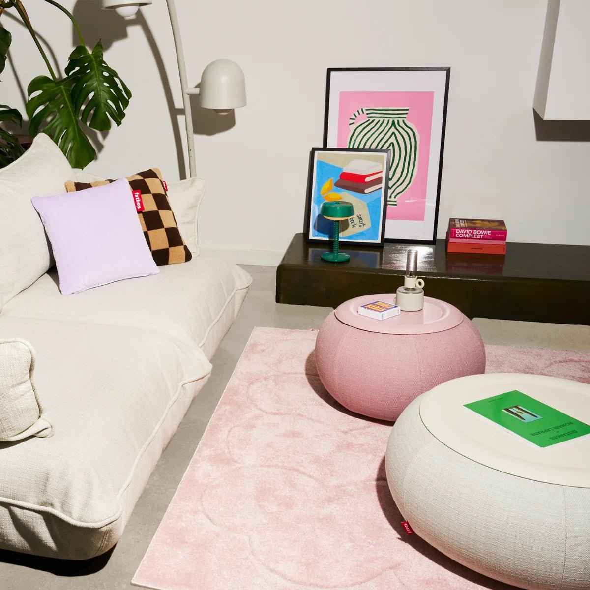 Table d'appoint en polyester et acier thermolaqué rose 87,5x35cm Dumpty - Fatboy - The Cool Republic